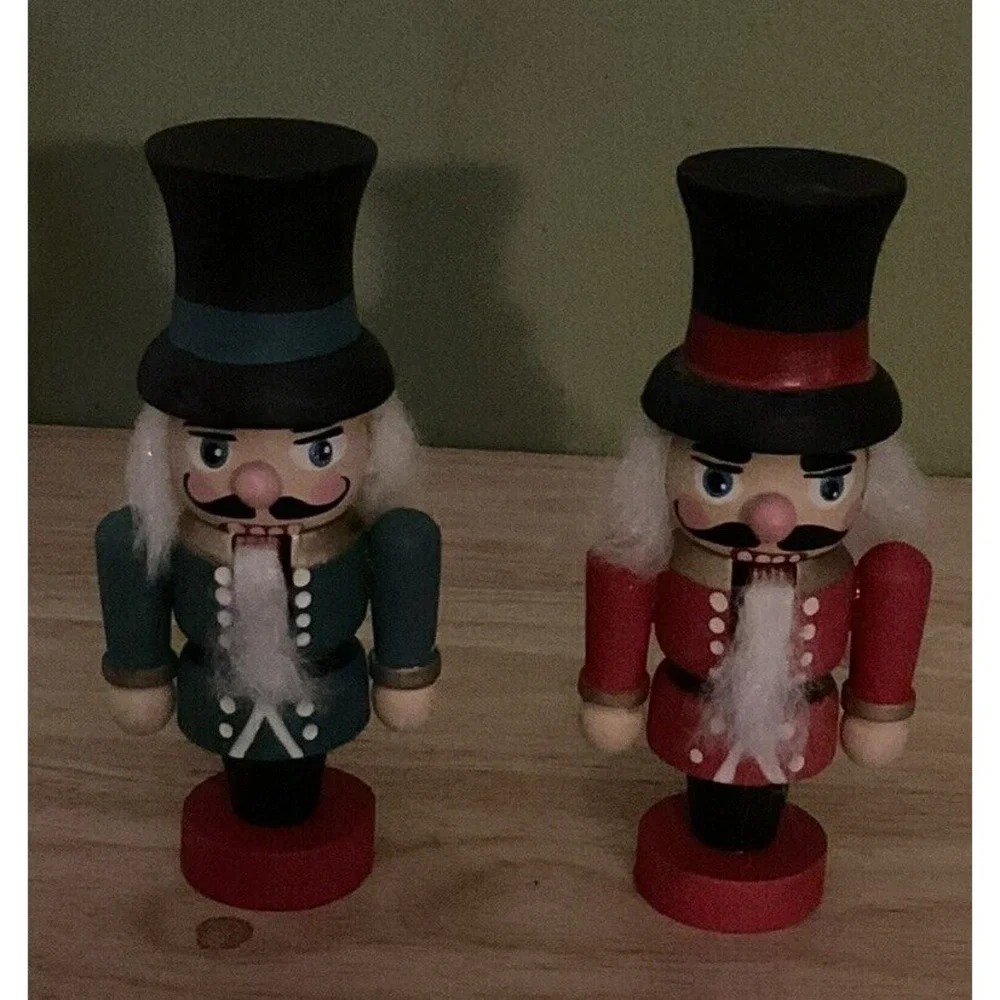 Set Of 2 Wooden‎ Nutcrackers 5.25' Tall